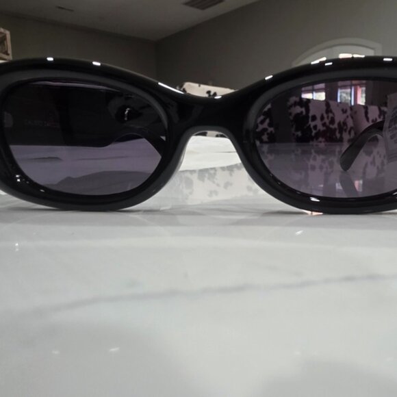Elegant Black Sunglasses - Picture 1 of 6